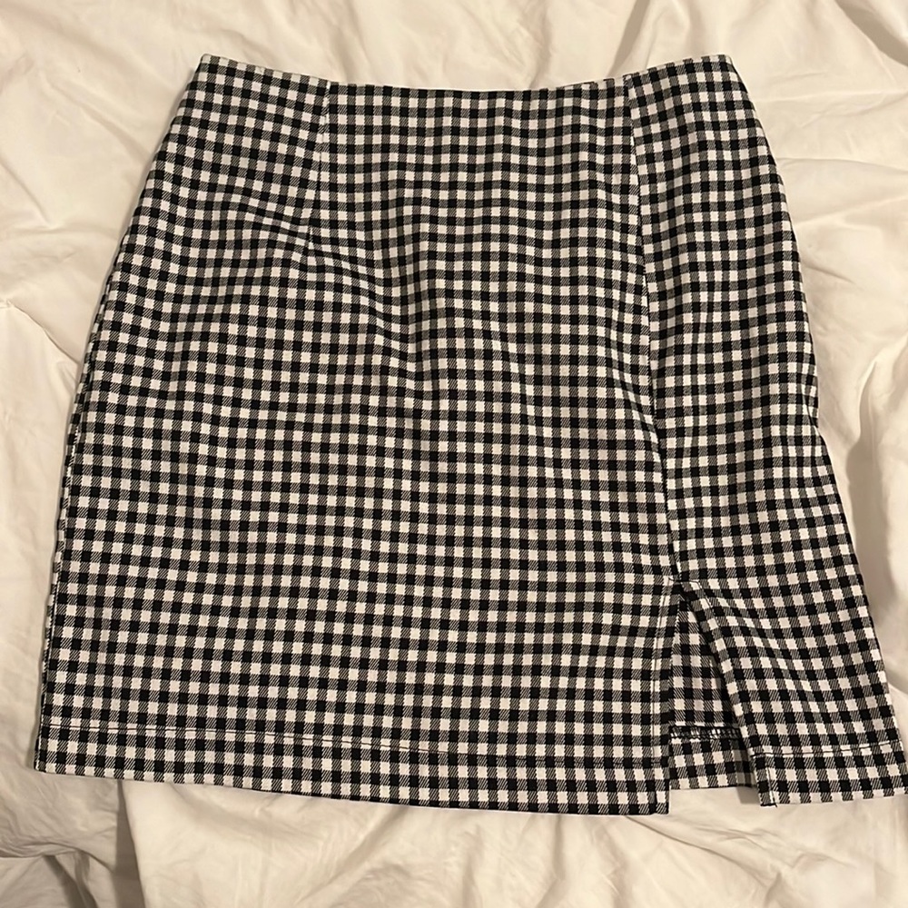 Black and white skirt with slit